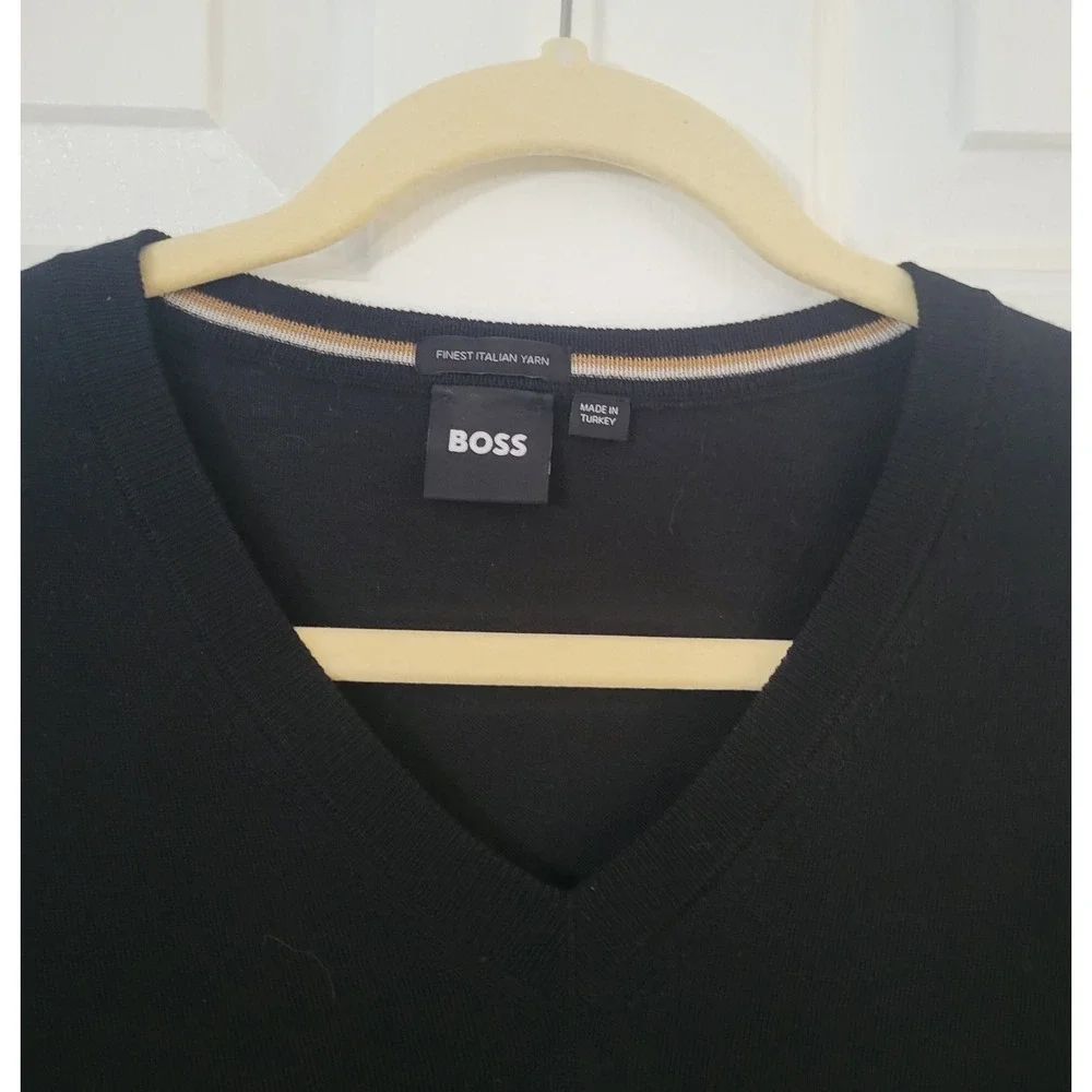 HUGO BOSS Men's Sweater Pullover V-Neck 100% Wool Black Size X LARGE Lightweight - Picture 8 of 9